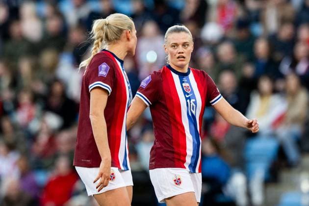 250408 Guro Bergsvand and Mathilde Harviken of Norway during the UEFA Women™s Nations League football match between Norway and France on April 8, 2025 in Oslo Photo Vegard Grott BILDBYRAN kod VG VG0749 bbeng fotboll football soccer fotball nations league landskamp norge norway dam frankrike france uefa womens nations league  Copyright: VEGARDxGRoTT BB250408VG041
