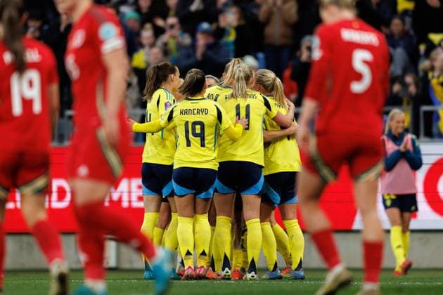250408 Players of Sweden celebrate the 1 0 goal by Magdalena Eriksson during the UEFA Women s Nations League football match between Sweden and Wales on April 8, 2025 in Gothenburg Photo Michael Erichsen BILDBYRAN COP 89 MI0812 fotboll football soccer fotball nations league uefa womens nations league sverige sweden wales dam bbeng jubel  Copyright: MICHAELxERICHSEN BB250408MI038