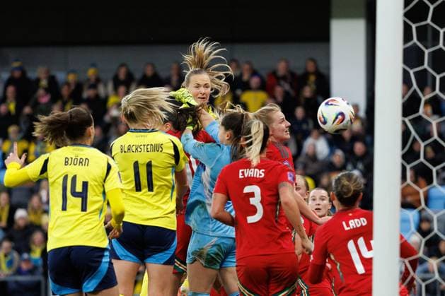 Sport Themen der Woche KW15 Sport Bilder des Tages 250408 Magdalena Eriksson of Sweden scores the 1-0 goal during the UEFA Women s Nations League football match between Sweden and Wales on April 8, 2025 in Gothenburg. Photo: Michael Erichsen BILDBYRAN COP 89 MI0812 fotboll football soccer fotball nations league uefa womens nations league sverige sweden wales dam bbeng *** 250408 Magdalena Eriksson of Sweden scores the 1 0 goal during the UEFA Women s Nations League football match between Sweden and Wales on April 8, 2025 in Gothenburg Photo Michael Erichsen BILDBYRAN COP 89 MI0812 fotboll football soccer fotball nations league uefa womens nations league sverige sweden wales dam bbeng  Copyright: MICHAELxERICHSEN BB250408MI039