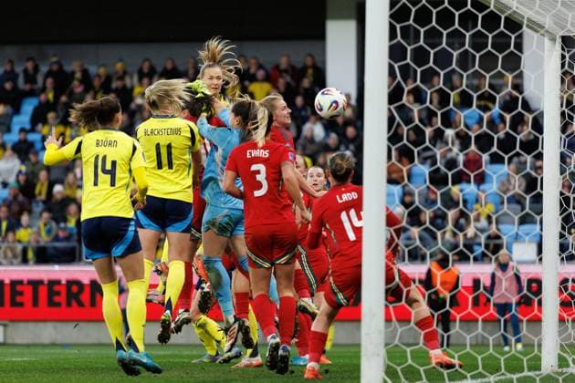 250408 Magdalena Eriksson of Sweden scores the 1 0 goal during the UEFA Women s Nations League football match between Sweden and Wales on April 8, 2025 in Gothenburg Photo Michael Erichsen BILDBYRAN COP 89 MI0812 fotboll football soccer fotball nations league uefa womens nations league sverige sweden wales dam bbeng  Copyright: MICHAELxERICHSEN BB250408MI040