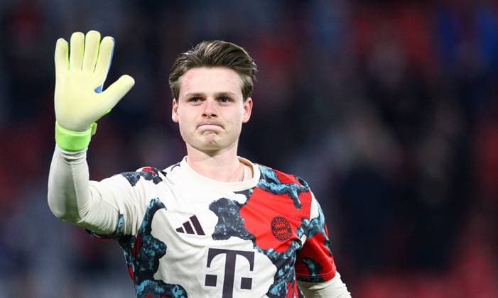 Jonas Urbig , Bayern München-Inter Mailand, UEFA Champions League Viertelfinale , Fußball , in der Allianz Arena Stadion , München , Bayern , Deutschland . April 08, 2025 . Photo by: Davide Elias Ipa Photo Pressefoto DENL Copyright: xDavidexEliasx