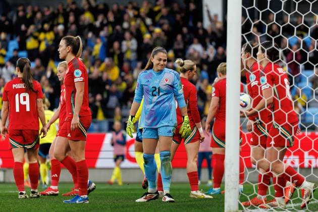 250408 Goalkeeper Safia Middleton Patel of Wales looks dejected after the 1 0 goal during the UEFA Women s Nations League football match between Sweden and Wales on April 8, 2025 in Gothenburg Photo Michael Erichsen BILDBYRAN COP 89 MI0812 fotboll football soccer fotball nations league uefa womens nations league sverige sweden wales dam bbeng depp  Copyright: MICHAELxERICHSEN BB250408MI042