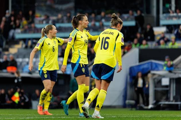 250408 Magdalena Eriksson , Nathalie Björn and Filippa Angeldahl of Sweden look dejected during the UEFA Women s Nations League football match between Sweden and Wales on April 8, 2025 in Gothenburg Photo Michael Erichsen BILDBYRAN COP 89 MI0812 fotboll football soccer fotball nations league uefa womens nations league sverige sweden wales dam bbeng depp  Copyright: MICHAELxERICHSEN BB250408MI043
