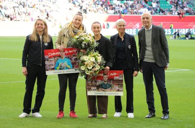 08 04 2025, xgrfx, Football UEFA Women s Nations League, Germany Women Scotland Women v l Farewell Lina Magull and Almuth Schult German Women s National Team DFL DFB REGULATIONS PROHIBIT ANY USE OF PHOTOGRAPHS as IMAGE SEQUENCES and or QUASI VIDEO Wolfsburg