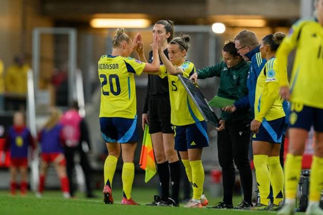 250408 Hanna Bennison and Julia Zigiotti Olme of Sweden during the UEFA Women s Nations League football match between Sweden and Wales on April 8, 2025 in Gothenburg Photo Mathias Bergeld BILDBYRAN kod MB MI0812 fotboll football soccer fotball nations league uefa womens nations league sverige sweden wales dam bbeng  Copyright: MATHIASxBERGELD BB250408MB080