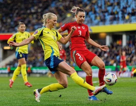 250408 Stina Blackstenius of Sweden and Gemma Evans of Wales during the UEFA Women s Nations League football match between Sweden and Wales on April 8, 2025 in Gothenburg Photo Michael Erichsen BILDBYRAN COP 89 MI0812 fotboll football soccer fotball nations league uefa womens nations league sverige sweden wales dam bbeng  Copyright: MICHAELxERICHSEN BB250408MI046