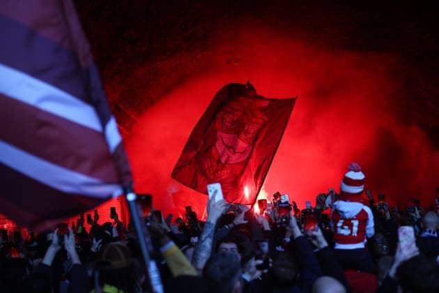 Arsenal gegen Real Madrid 08. April 2025, London UEFA Champions League Fußball, Viertelfinale, Hinspiel Arsenal gegen Real Madrid Arsenal-Fans zünden Fackeln Foto Charlotte Wilson Abseits London UK  Copyright: xCharlottexWilsonx xOffsidexOffside