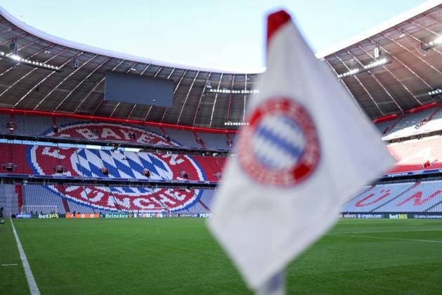 Soccer Champions League quarter final FC Bayern Munich Inter Milan on 08 04 2025 at the Allianz Arena in Munich Symbol image Symbol photo Corner flag in the colors logo of FC Bayern Munich xMSx
