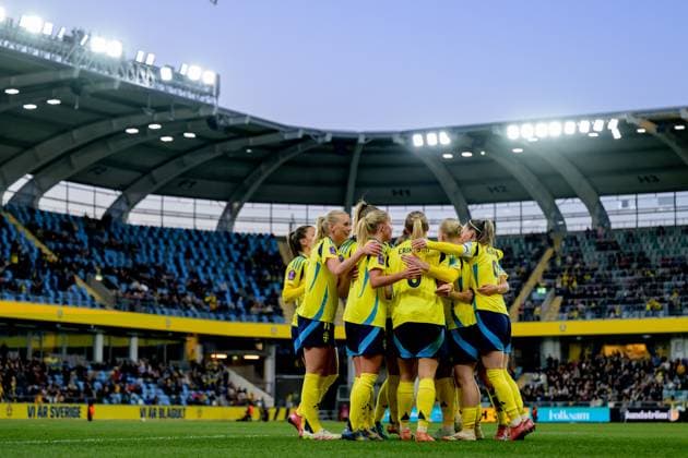 250408 Players of Sweden celerbrate the 1 0 goal by Magdalena Eriksson during the UEFA Women s Nations League football match between Sweden and Wales on April 8, 2025 in Gothenburg Photo Mathias Bergeld BILDBYRAN kod MB MI0812 fotboll football soccer fotball nations league uefa womens nations league sverige sweden wales dam bbeng jubel  Copyright: MATHIASxBERGELD BB250408MB100