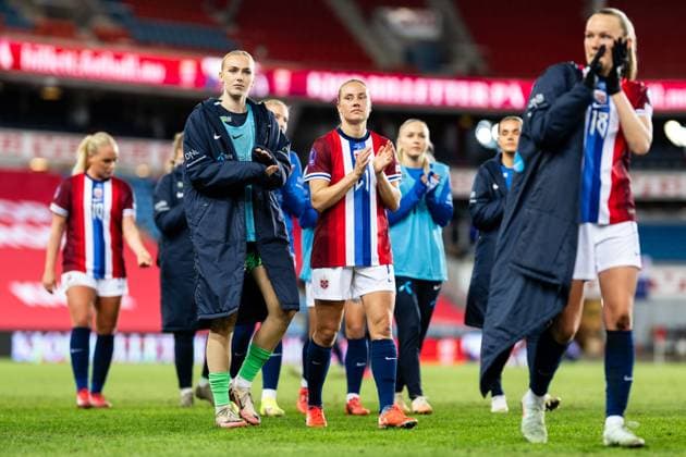 250408 Lisa Naalsund of Norway looks dejected after the UEFA Women™s Nations League football match between Norway and France on April 8, 2025 in Oslo Photo Vegard Grott BILDBYRAN kod VG VG0749 bbeng fotboll football soccer fotball nations league landskamp norge norway dam frankrike france uefa womens nations league depp  Copyright: VEGARDxGRoTT BB250408VG069