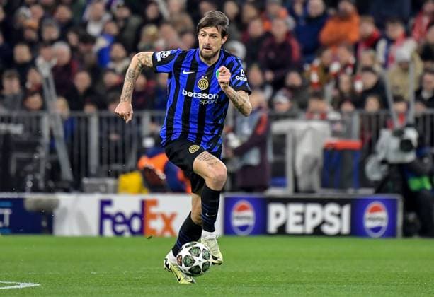 08 04 2025, xemx, Football UEFA Champions League, FC Bayern Muenchen Inter Milan v l Francesco Acerbi Inter Milan action, single action, single image, cropped image, full body image, whole figure DFL DFB REGULATIONS PROHIBIT ANY USE OF PHOTOGRAPHS as IMAGE SEQUENCES and or QUASI VIDEO Muenchen