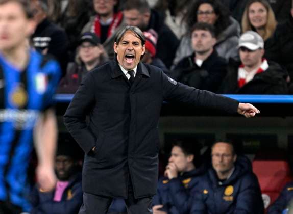 08 04 2025, Football UEFA Championsleague 2024 2025 quarter-final first leg, FC Bayern Munich Inter Milan, at Allianz Arena Munich Coach Simone Inzaghi Inter Milan in Rage DFL and DFB regulations prohibit any use of photographs as image sequences and or quasi video