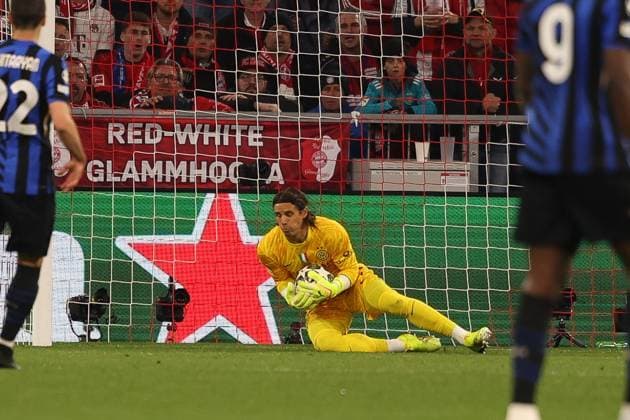 Goalkeeper action by Yann Sommer 1 Inter Milan , FC Bayern Muenchen vs Inter Milan, Football, Champions League, Quarter-final, First leg, 08 04 2025 Muenchen Bayern Germany Copyright: xkolbert-press ChristianxKolbertx