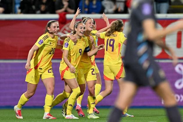 250408 BELGIUM VS ENGLAND Tessa Wullaert (9) of Belgium celebrates after scoring the 3-0 goal during a game between the national teams of Belgium, called the Red Flames and England on the 4th matchday in group A3 of the 2024-25 Women s Nations League competition, on Tuesday 8 April 2025 in Leuven , Belgium . PHOTO SPORTPIX David Catry Leuven Den Dreef Belgium  Copyright: xSportpix.bex xDavidxCatryxDavidxCatryx