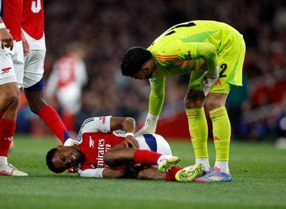 Jurrien Timber of Arsenal goes down injured Arsenal v Real Madrid, Football, UEFA Champions League, Emirates Stadium, Islington, London, UK - 08 04 2025 Editorial use only  Copyright: xMattxImpey Shutterstockx 15244749w