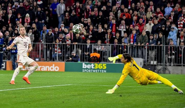 08 04 2025, xemx, Football UEFA Champions League, FC Bayern Muenchen Inter Milan v l Harry Kane FC Bayern Muenchen , Yann Sommer Inter Milan DFL DFB REGULATIONS PROHIBIT ANY USE OF PHOTOGRAPHS as IMAGE SEQUENCES and or QUASI VIDEO Muenchen