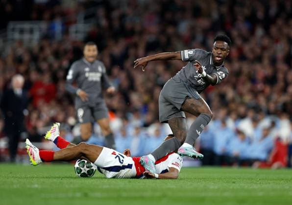 Vinicius Junior of Real Madrid gets away from Jurrien Timber of Arsenal Arsenal v Real Madrid, Football, UEFA Champions League, Emirates Stadium, Islington, London, UK - 08 04 2025 Editorial use only  Copyright: xMattxImpey Shutterstockx 15244749af