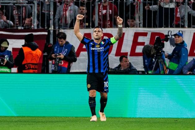 UEFA Champions League quarter-final FC Bayern Munich Inter Milan 08 04 2025 Cheers for 0 1 by Lautaro Martinez Inter Milan, 10 UEFA Champions League quarter-final FC Bayern Munich Inter Milan, Munich, Allianz Arena on 08 04 2025 Copyright: xBEAUTIFULxSPORTS Wunderlx