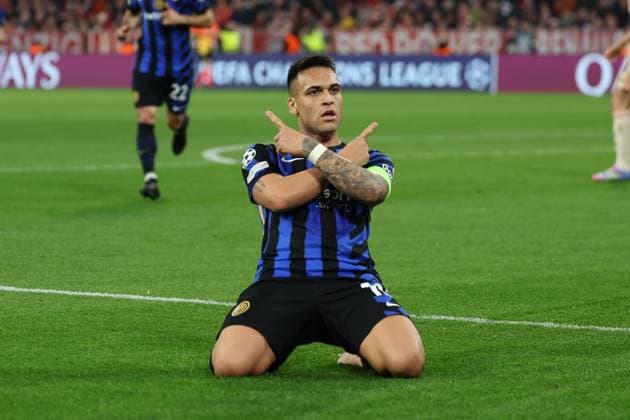 Goal celebration of Lautaro Martinez 10 Inter Milan to 0 1, FC Bayern Muenchen vs Inter Milan, Football, Champions League, Quarterfinal, First leg, 08 04 2025 Muenchen Bayern Germany Copyright: xkolbert-press ChristianxKolbertx