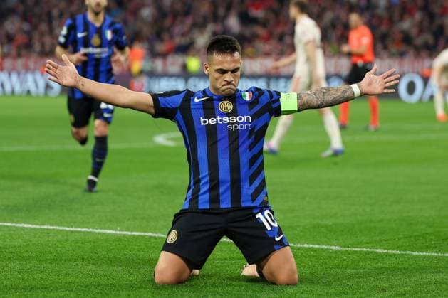 Goal celebration of Lautaro Martinez 10 Inter Milan to 0 1, FC Bayern Muenchen vs Inter Milan, Football, Champions League, Quarterfinal, First leg, 08 04 2025 Muenchen Bayern Germany Copyright: xkolbert-press ChristianxKolbertx