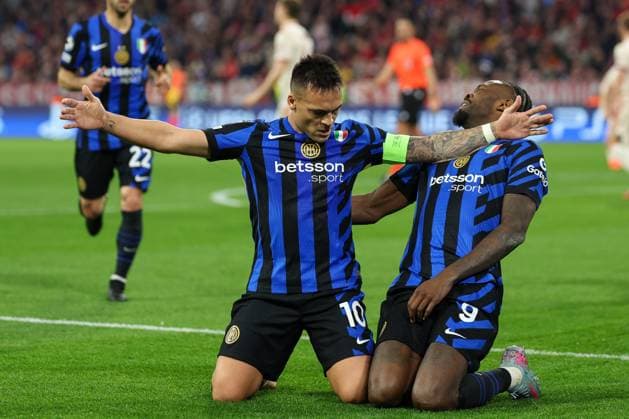 Goal celebration of Lautaro Martinez 10 Inter Milan , Marcus Thuram 9 Inter Milan to 0 1, FC Bayern Muenchen vs Inter Milan, Football, Champions League, quarter-final, first leg, 08 04 2025 Muenchen Bayern Germany Copyright: xkolbert-press ChristianxKolbertx