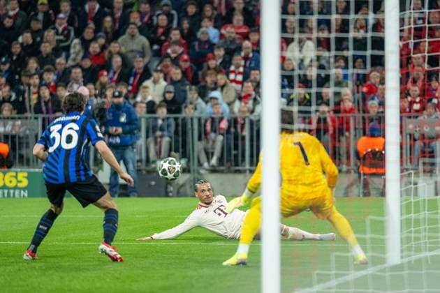 Matteo Darmian Inter Milan, 36 , Leroy Sane FC Bayern Muenchen, 10 , Yann Sommer Inter Milan, 01 , GER, FC Bayern Muenchen vs Inter Milan, Football, UEFA, Champions League, quarter-finals, first leg, 2024 2025 season, 08 04 2025, GER, FC Bayern Muenchen vs Inter Milan, Football, UEFA, Champions League, quarter-finals, first leg, 2024 2025 season, 08 04 2025 Muenchen Copyright: xEibner-Pressefotox EP_EER