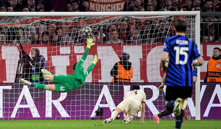 08 04 2025, xemx, Football UEFA Champions League, FC Bayern Muenchen Inter Milan v l Lautaro Martinez Inter Milan Goal scored, erziehlt das Tor zum 0 1 DFL DFB REGULATIONS PROHIBIT ANY USE OF PHOTOGRAPHS as IMAGE SEQUENCES and or QUASI VIDEO Muenchen