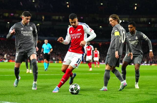 Gabriel Martinelli of Arsenal is surrounded by Real Madrid players Arsenal v Real Madrid, UEFA Champions League, Quarter Final, First Leg, Football, Emirates Stadium, London, UK - 08 Apr 2025 EDITORIAL USE ONLY No use with unauthorised audio, video, data, fixture lists, club league logos or live services. Online in-match use limited to 120 images, no video emulation. No use in betting, games or single club league player publications. Copyright: xJavierxGarcia Shutterstockx 15243595aa