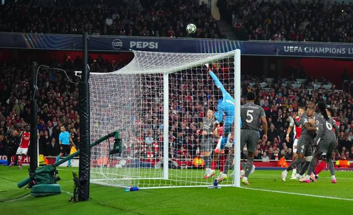Real Madrid Goalkeeper Thibaut Courtois saves from a corner kick by Bukayo Saka of Arsenal Arsenal v Real Madrid, UEFA Champions League, Quarter Final, First Leg, Football, Emirates Stadium, London, UK - 08 Apr 2025 EDITORIAL USE ONLY No use with unauthorised audio, video, data, fixture lists, club league logos or live services. Online in-match use limited to 120 images, no video emulation. No use in betting, games or single club league player publications. Copyright: xJavierxGarcia Shutterstockx 15243595ae