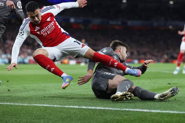 Arsenal gegen Real Madrid 08. April 2025, London UEFA Champions League Fußball, Viertelfinale, Hinspiel Arsenal gegen Real Madrid Gabriel Martinelli von Arsenal und Raul Asencio von Real Madrid Foto Charlotte Wilson Abseits London UK  Copyright: xCharlottexWilsonx xOffsidexOffside