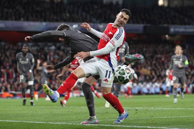 Arsenal gegen Real Madrid 08. April 2025, London UEFA Champions League Fußball, Viertelfinale, Hinspiel Arsenal gegen Real Madrid Gabriel Martinelli von Arsenal und Federico Valverde von Real Madrid Foto Charlotte Wilson Abseits London UK  Copyright: xCharlottexWilsonx xOffsidexOffside