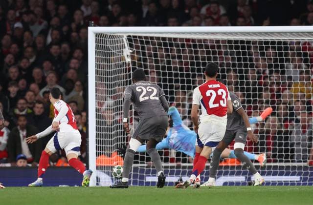London, England, 8th April 2025. Mikel Merino of Arsenal scores the third goal during the Arsenal vs Real Madrid UEFA Champions League match at the Emirates Stadium, London. Picture credit should read: David Klein Sportimage EDITORIAL USE ONLY. No use with unauthorised audio, video, data, fixture lists, club league logos or live services. Online in-match use limited to 120 images, no video emulation. No use in betting, games or single club league player publications. SPI_077_DK_Arsenal_Real_Madrid SPI-3819-0079
