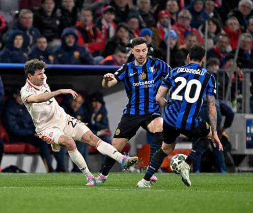 08 04 2025, Football UEFA Champions League 2024 2025 quarter-final first leg, FC Bayern Munich Inter Milan, at Allianz Arena Munich v l Thomas Müller FC Bayern Munich v Hakan Calhanoglu Inter Milan DFL and DFB regulations prohibit any use of photographs as image sequences and or quasi video