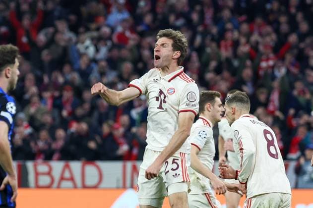 Goal celebration by Thomas Mueller 25 FC Bayern Muenchen to equalize 1 1, FC Bayern Muenchen vs Inter Milan, Football, Champions League, quarter-final, first leg, 08 04 2025 Muenchen Bayern Germany Copyright: xkolbert-press ChristianxKolbertx
