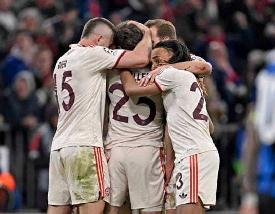 08 04 2025, Football UEFA Championsleague 2024 2025 quarter-final first leg, FC Bayern Munich Inter Milan, in the Allianz Arena Munich Goal celebration around Thomas Müller FC Bayern Munich DFL and DFB regulations prohibit any use of photographs as image sequences and or quasi video