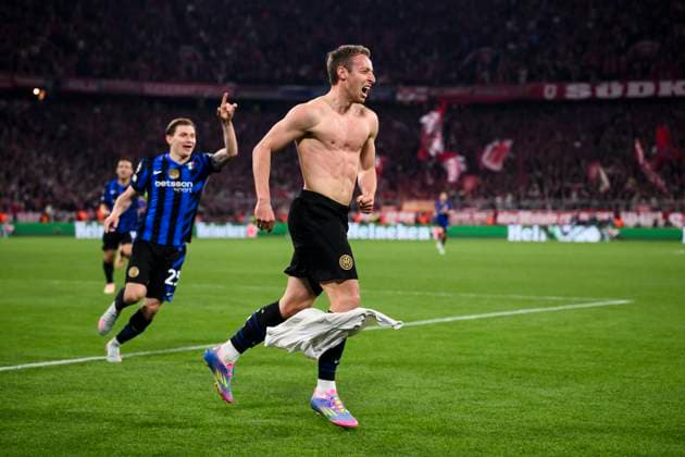 FC Bayern Munchen v FC Internazionale - UEFA Champions League Davide Frattesi of FC Internazionale celebrates after scoring a goal during the UEFA Champions League 2024 25 knockout phase quarter final first leg football match between FC Bayern Munchen and FC Internazionale. Munich Germany Copyright: xNicolòxCampox