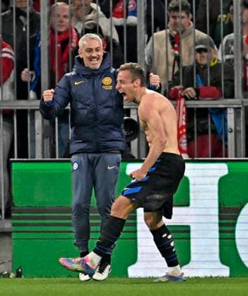 08 04 2025, Football UEFA Championsleague 2024 2025 quarter-final first leg, FC Bayern Munich Inter Milan, in the Allianz Arena Munich Davide Frattesi Inter Milan cheers DFL and DFB regulations prohibit any use of photographs as image sequences and or quasi video