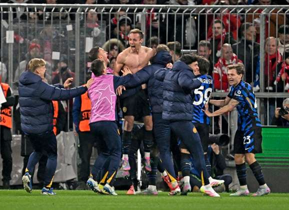 08 04 2025, Football UEFA Championsleague 2024 2025 quarter-final first leg, FC Bayern Munich Inter Milan, in the Allianz Arena Munich Davide Frattesi Inter Milan cheers DFL and DFB regulations prohibit any use of photographs as image sequences and or quasi video