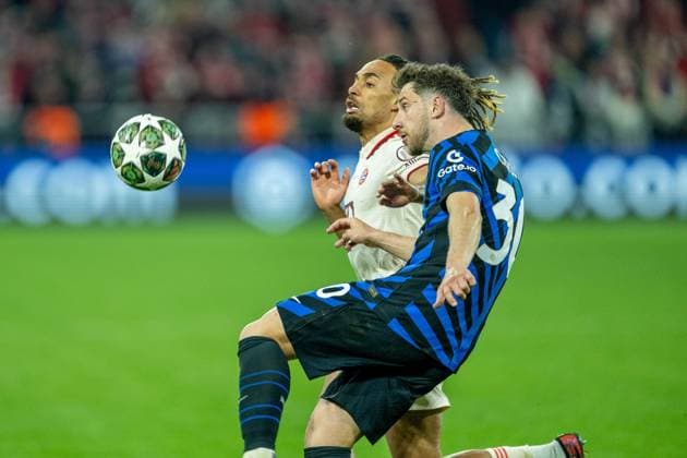 Sacha Boey FC Bayern Muenchen, 23 , Carlos Augusto Inter Milan, 30 , GER, FC Bayern Muenchen vs Inter Milan, Football, UEFA, Champions League, fourth-final, first leg, 2024 2025 season, 08 04 2025, GER, FC Bayern Muenchen vs Inter Milan, Football, UEFA, Champions League, fourth-final, first leg, 2024 2025 season, 08 04 2025 Muenchen Copyright: xEibner-Pressefotox EP_EER