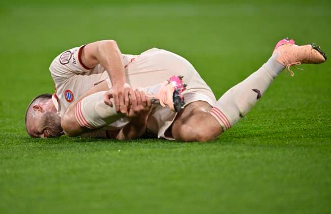 Eric Dier FC Bayern Muenchen FCB 15 injured Injury on the ground FC Bayern Muenchen FCB vs FC Inter Milan Internazionale Milano Quarterfinal First leg 08 04 2025 DFL REGULATIONS PROHIBIT ANY USE OF PHOTOGRAPHS AS IMAGE SEQUENCES AND OR QUASI VIDEO FC Bayern Muenchen FCB vs FC Inter Milan Internazionale Milano