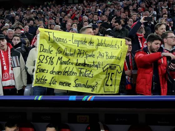 Football, Men, Champions League, 2024 2025 season, FC Bayern Munich Inter Milan, quarter-final first leg,Allianz Arena A fan has a jersey wish with lots of statistics on a banner, Thomas Müller, Mueller FC Bayern Munich