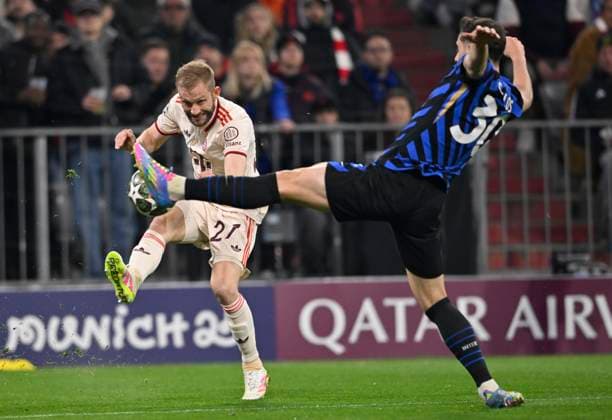 duel, action Carlos Augusto Inter Milan Milano 30 vs Konrad Laimer FC Bayern Muenchen FCB 27 FC Bayern Muenchen FCB vs FC Inter Milan Internazionale Milano quarterfinal first leg 08 04 2025 DFL REGULATIONS PROHIBIT ANY USE OF PHOTOGRAPHS AS IMAGE SEQUENCES AND OR QUASI VIDEO FC Bayern Muenchen FCB vs FC Inter Milan Internazionale Milano