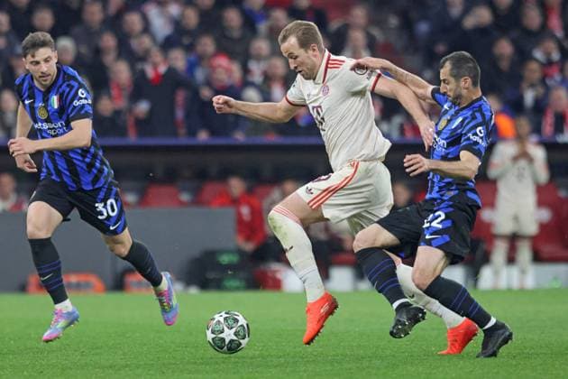 9 Harry Kane FCB vs 32 Federico Dimarco, 30 Carlos Augusto Inter action, duel, football FC Bayern Munich Inter Milan first leg, quarter-final UEFA Champions League 08 04 2025 Allianz Arena PHOTO Mladen Lackovic LakoPress