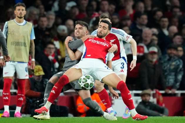Arsenal FC v Real Madrid C.F. - UEFA Champions League 2024 25 Quarter Final First Leg Raul Asencio centre-back of Real Madrid and Spain and Mikel Merino central midfield of Arsenal and Spain compete for the ball during the UEFA Champions League 2024 25 Quarter Final First Leg match between Arsenal FC and Real Madrid C.F. at Arsenal Stadium on April 8, 2025 in London, England. London England United Kingdom  Copyright: xJosexBretonx originalFilename:bretonhernandez-arsenalf250408_np7xH.jpg