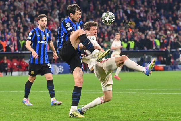 Thomas MUELLER MÜLLER,Bayern Muenchen , action,duel against Francesco ACERBI Milan Football Champions League quarter final FC Bayern Muenchen Inter Milan 1 2 on 08 04 2025 , A L L I A N Z A R E N A