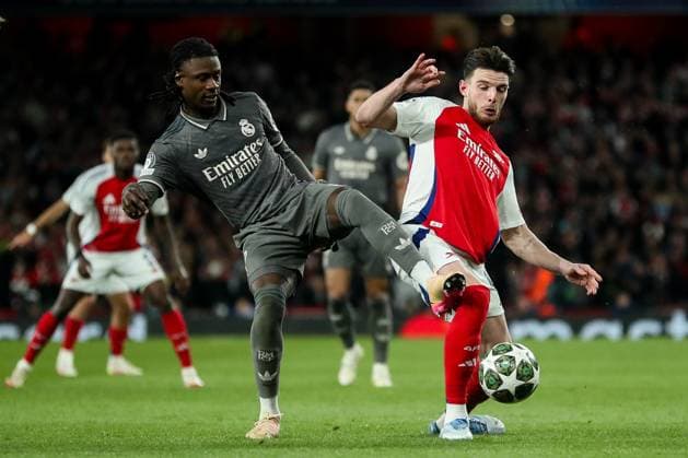 UEFA Champions League Quarter-finals Arsenal v Real Madrid Eduardo Camavinga of Real Madrid battles for the ball with Declan Rice of Arsenal during the UEFA Champions League Quarter-finals match Arsenal vs Real Madrid at Emirates Stadium, London, United Kingdom, 8th April 2025 (Photo by Izzy Poles News Images) London Emirates Stadium Greater London United Kingdom Copyright: xIzzyxPoles NewsxImagesx