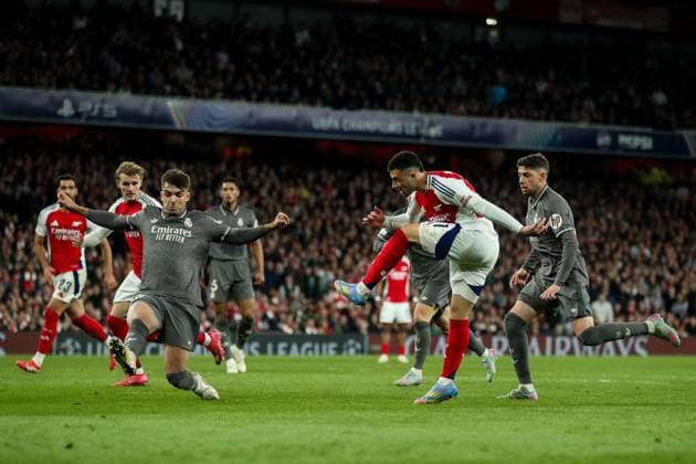 UEFA Champions League Quarter-finals Arsenal v Real Madrid Gabriel Martinelli of Arsenal shoots during the UEFA Champions League Quarter-finals match Arsenal vs Real Madrid at Emirates Stadium, London, United Kingdom, 8th April 2025 (Photo by Izzy Poles News Images) London Emirates Stadium Greater London United Kingdom Copyright: xIzzyxPoles NewsxImagesx