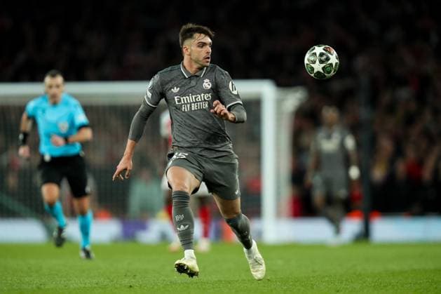 UEFA Champions League Quarter-finals Arsenal v Real Madrid Raul Asencio of Real Madrid runs with the ball during the UEFA Champions League Quarter-finals match Arsenal vs Real Madrid at Emirates Stadium, London, United Kingdom, 8th April 2025 (Photo by Izzy Poles News Images) London Emirates Stadium Greater London United Kingdom Copyright: xIzzyxPoles NewsxImagesx