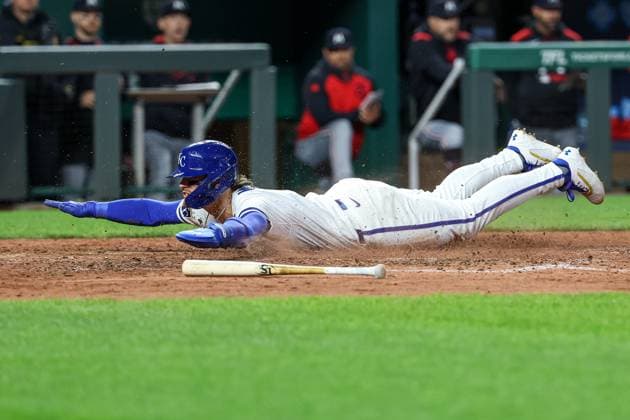 MLB, Baseball Herren, USA 2025: Twins Vs Royals APR 08 April 8, 2025: Kansas City Royals shortstop Bobby Witt Jr. (7) slides into home plate safe to score the go ahead run during the eighth inning of an MLB baseball game against the Minnesota Twins at Kauffman Stadium in Kansas City, MO. David Smith CSM (Credit Image: Â David Smith Cal Media) Kansas City Mo United States of America EDITORIAL USE ONLY Copyright: xx ZUMA-20250408_zma_c04_060.jpg DavidxSmithx csmphotothree374225