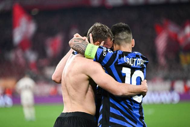 CALCIO - UEFA Champions League - Bayern Munich vs Inter - FC Internazionale Davide Frattesi and lautaro Martinez of Fc Inter celebrating after a goal during the UEFA Champions League quarter finals first leg match between FC Bayern Monaco and Inter FC Internazionale, on Avril 8th, 2025, at Allianz Arena stadium in Monaco, Germany Credit: Tiziano Ballabio Munich Germany  Copyright: xIPAxSport ABACAx